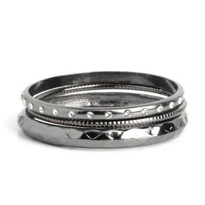 Confidently Curvaceous - Black Bracelet